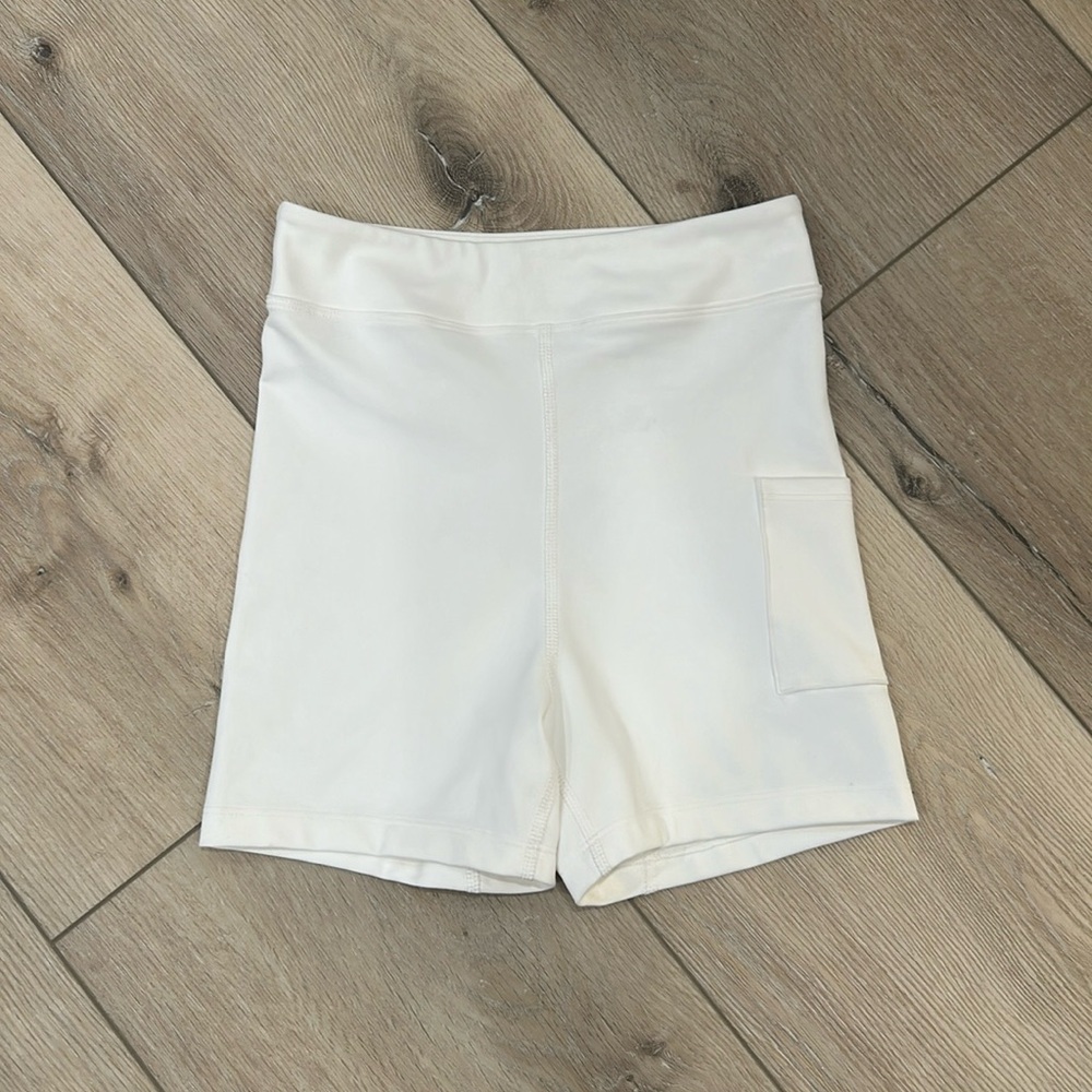 THRIVE SOCIETE YOGA SHORTS